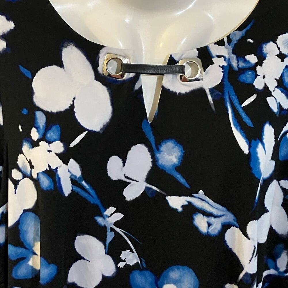 Calvin Klein Women's Black W Blue/White Floral Print 3/4 Sleeve Blouse | Size 1X - Picture 4 of 10